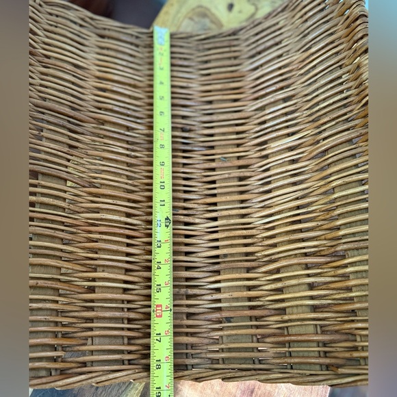 Vintage Made in Madeira Portugal Wicker gathering or Log Basket - Picture 13 of 14
